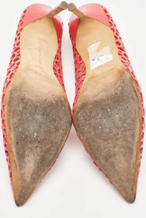 Manolo Blahnik Pre-owned Leather heels Pink Dames