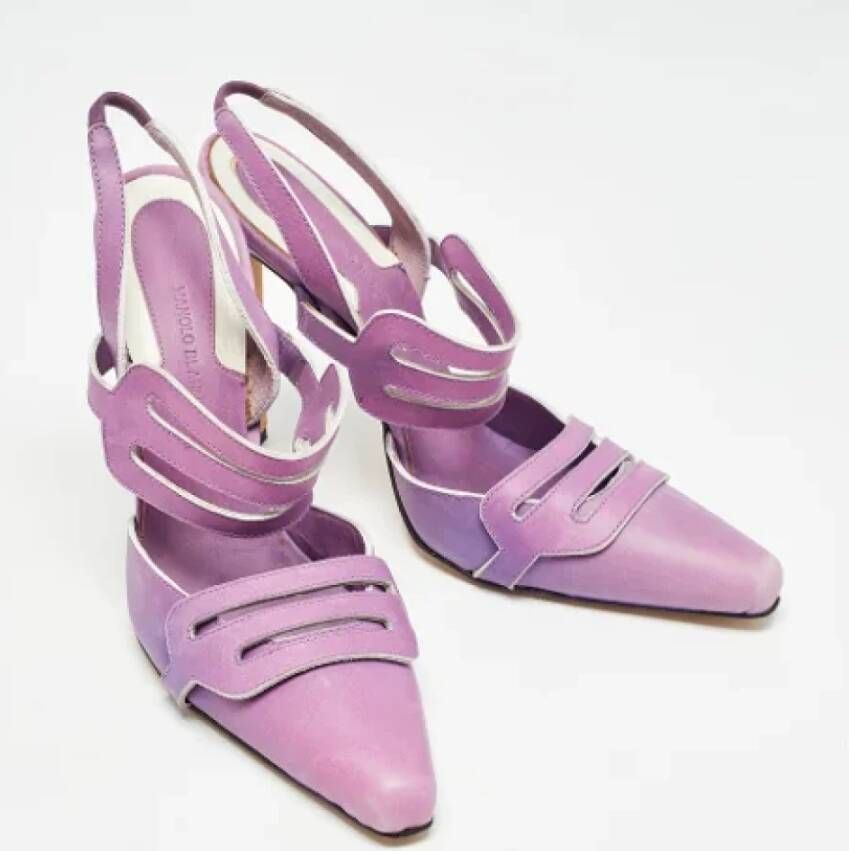 Manolo Blahnik Pre-owned Leather heels Purple Dames