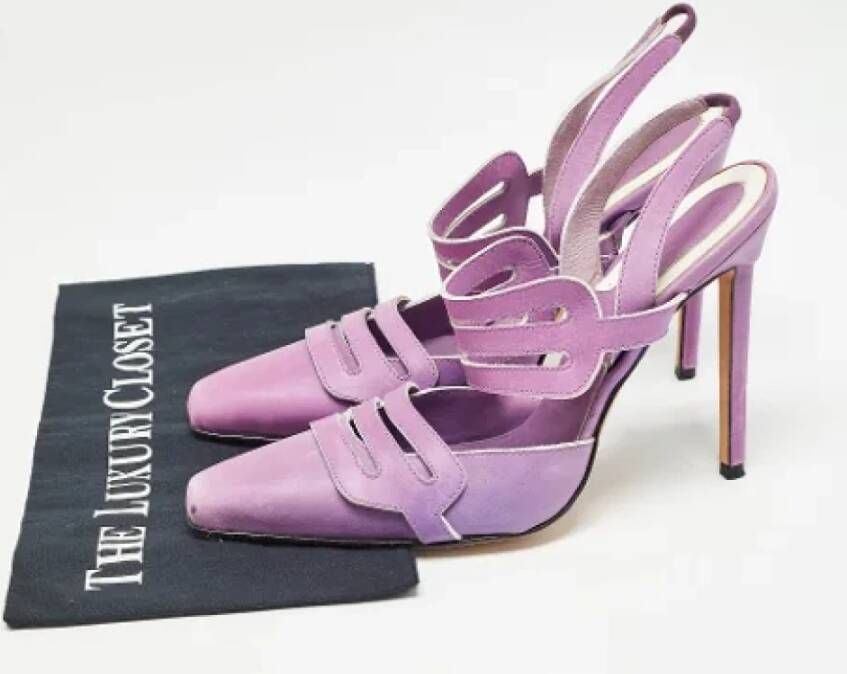 Manolo Blahnik Pre-owned Leather heels Purple Dames