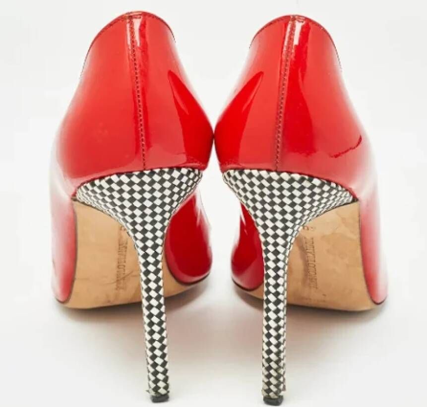 Manolo Blahnik Pre-owned Leather heels Red Dames