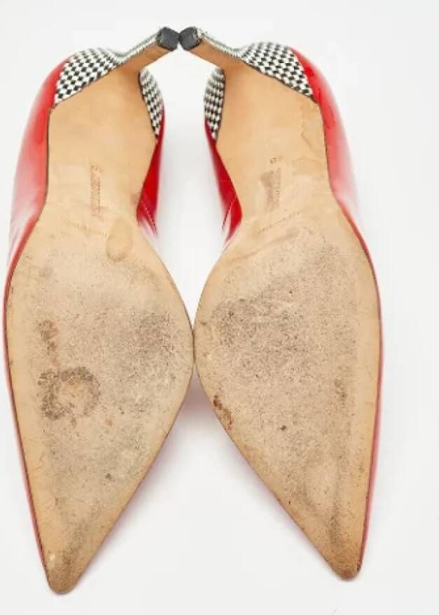 Manolo Blahnik Pre-owned Leather heels Red Dames