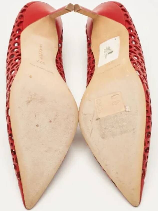 Manolo Blahnik Pre-owned Leather heels Red Dames