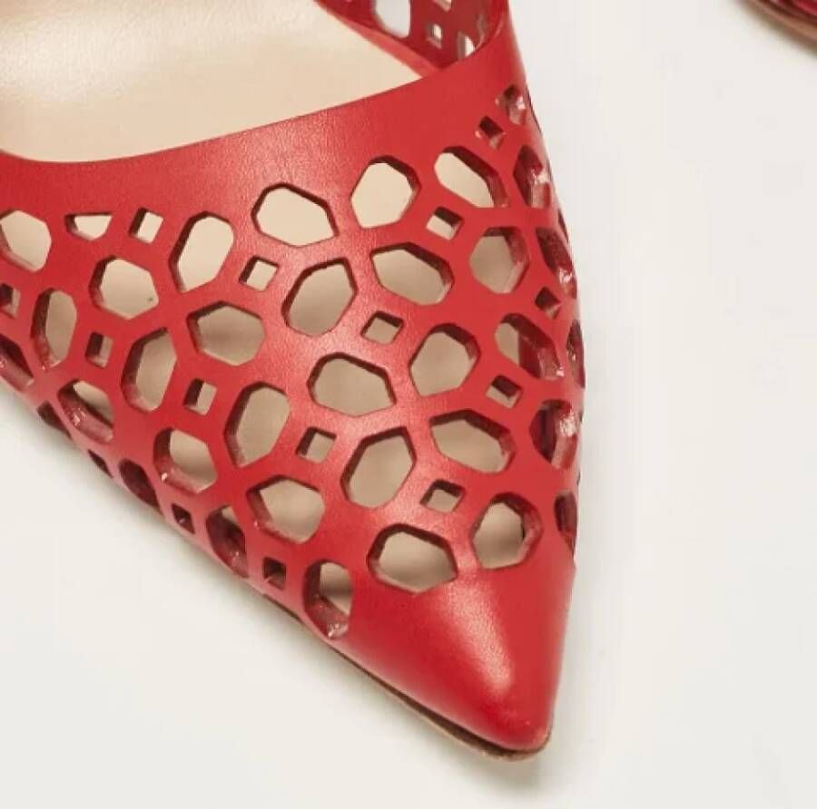 Manolo Blahnik Pre-owned Leather heels Red Dames