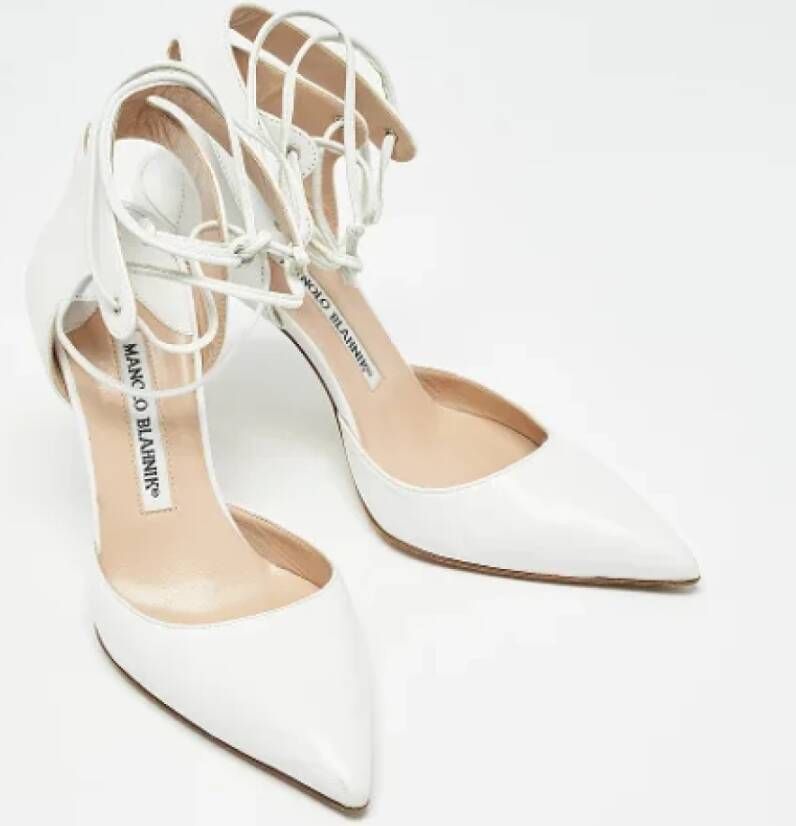 Manolo Blahnik Pre-owned Leather heels White Dames