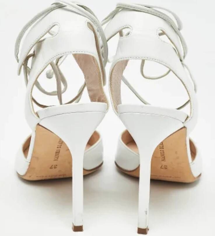 Manolo Blahnik Pre-owned Leather heels White Dames