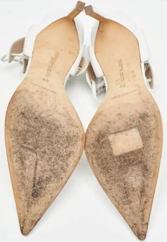 Manolo Blahnik Pre-owned Leather heels White Dames