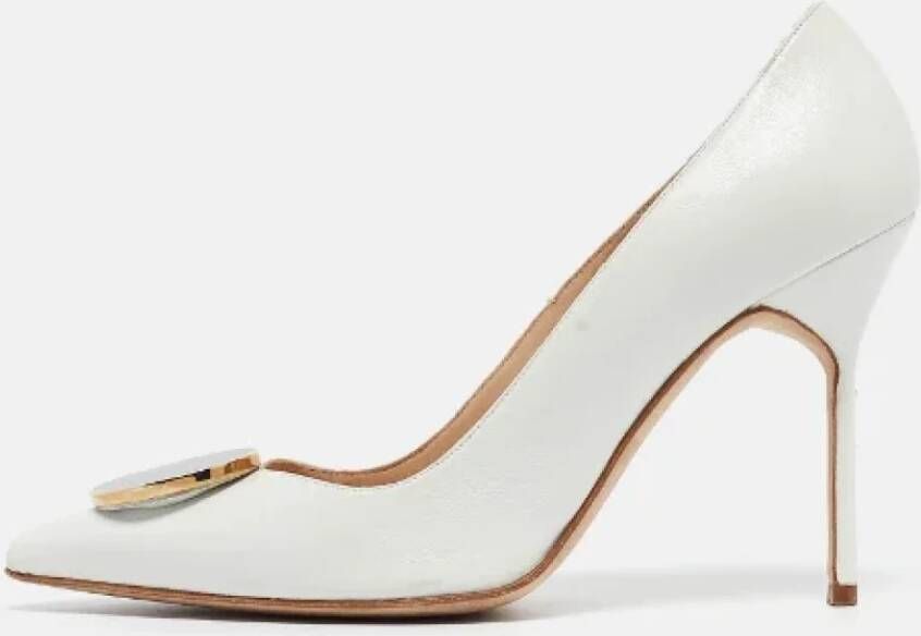 Manolo Blahnik Pre-owned Leather heels White Dames