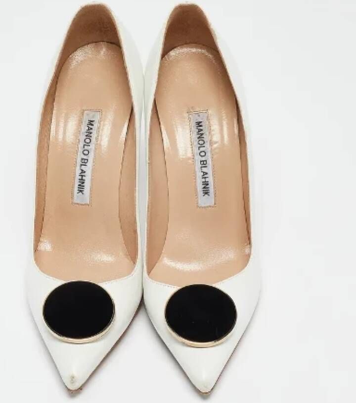 Manolo Blahnik Pre-owned Leather heels White Dames