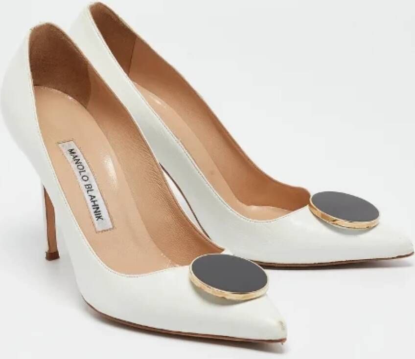 Manolo Blahnik Pre-owned Leather heels White Dames