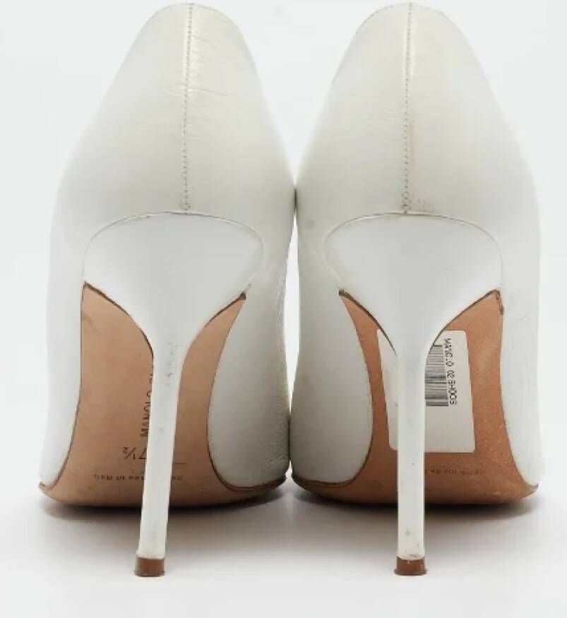 Manolo Blahnik Pre-owned Leather heels White Dames