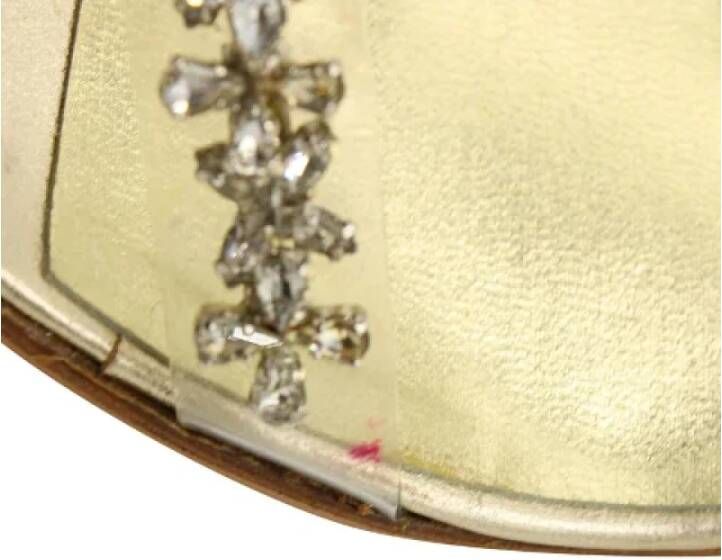Manolo Blahnik Pre-owned Leather heels Yellow Dames