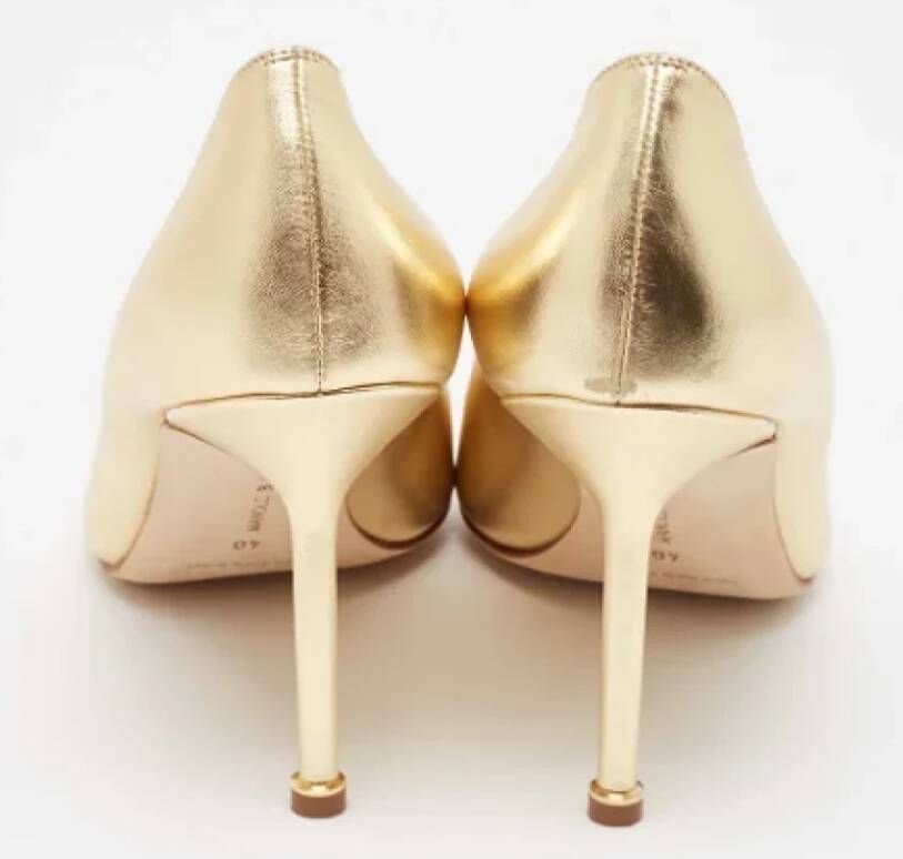 Manolo Blahnik Pre-owned Leather heels Yellow Dames