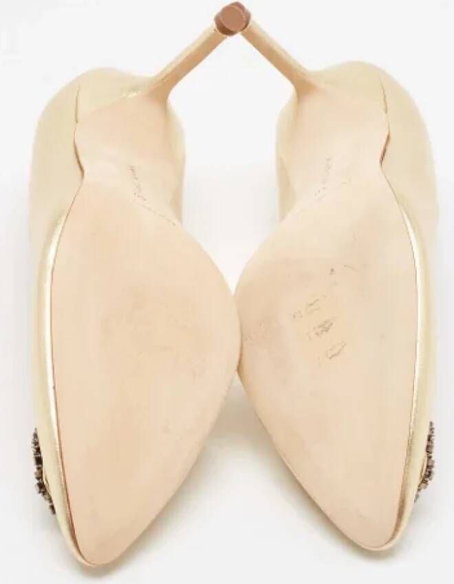 Manolo Blahnik Pre-owned Leather heels Yellow Dames