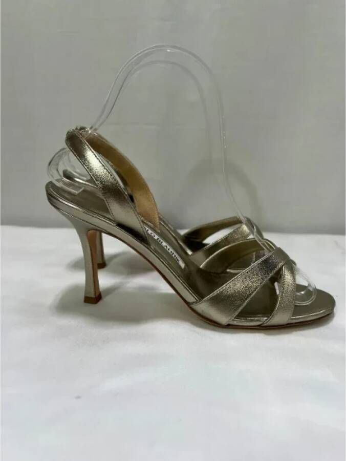 Manolo Blahnik Pre-owned Leather heels Yellow Dames