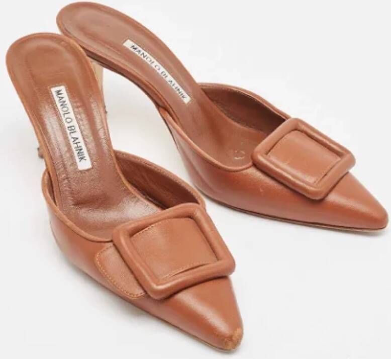 Manolo Blahnik Pre-owned Leather mules Brown Dames