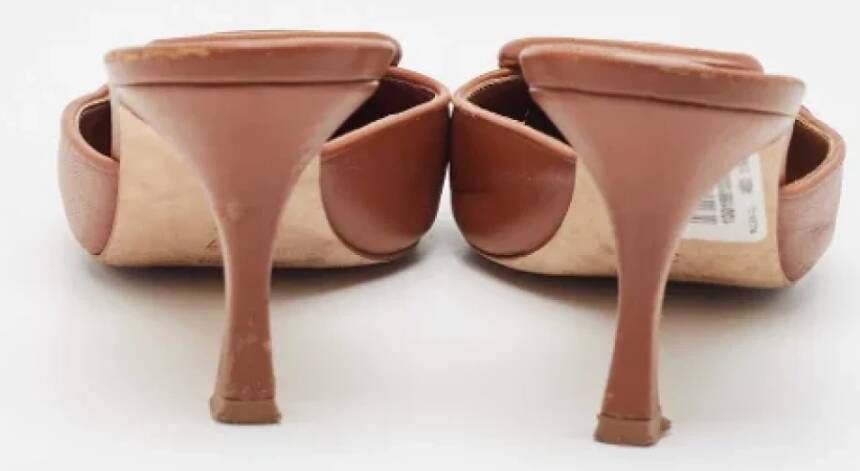 Manolo Blahnik Pre-owned Leather mules Brown Dames