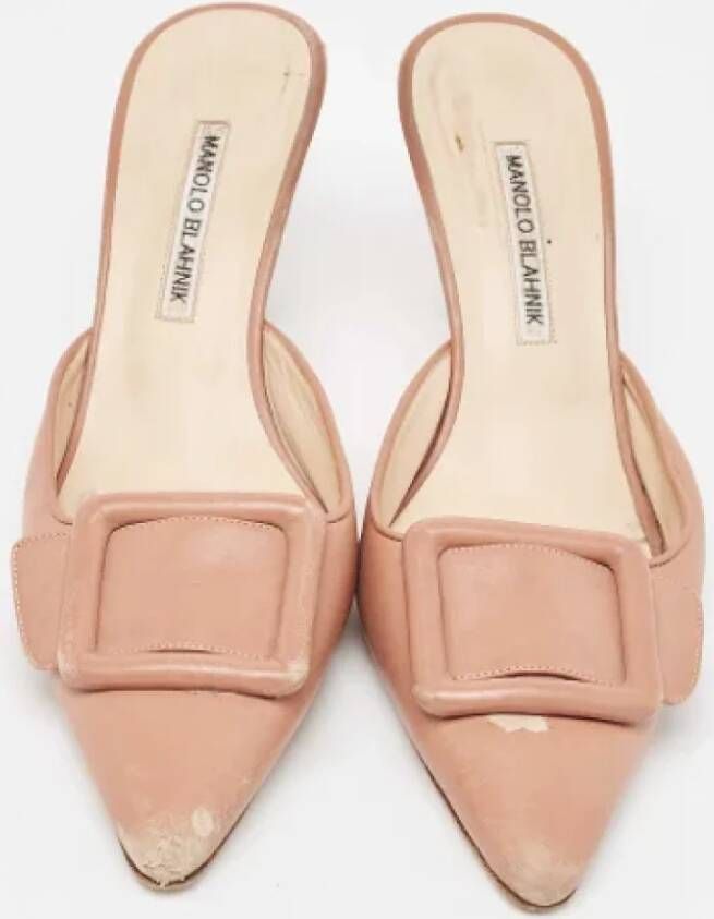 Manolo Blahnik Pre-owned Leather sandals Beige Dames