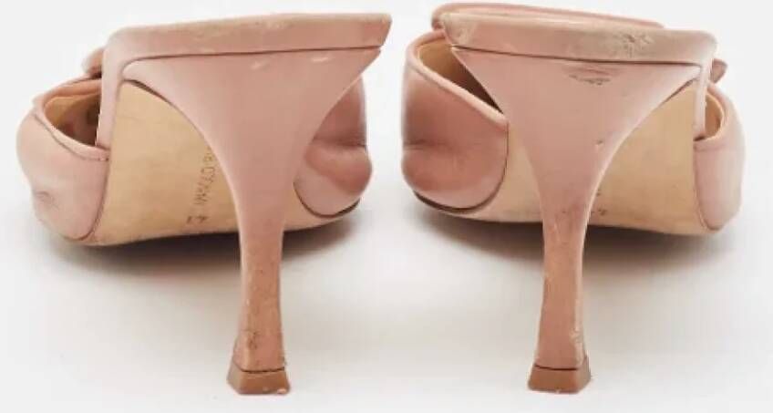 Manolo Blahnik Pre-owned Leather sandals Beige Dames