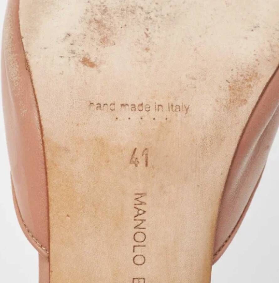 Manolo Blahnik Pre-owned Leather sandals Beige Dames