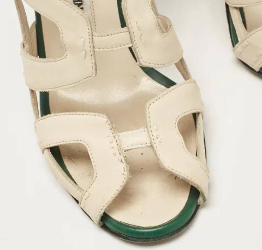 Manolo Blahnik Pre-owned Leather sandals Beige Dames