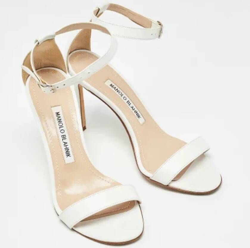 Manolo Blahnik Pre-owned Leather sandals White Dames