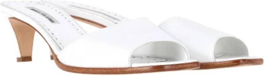 Manolo Blahnik Pre-owned Leather sandals White Dames