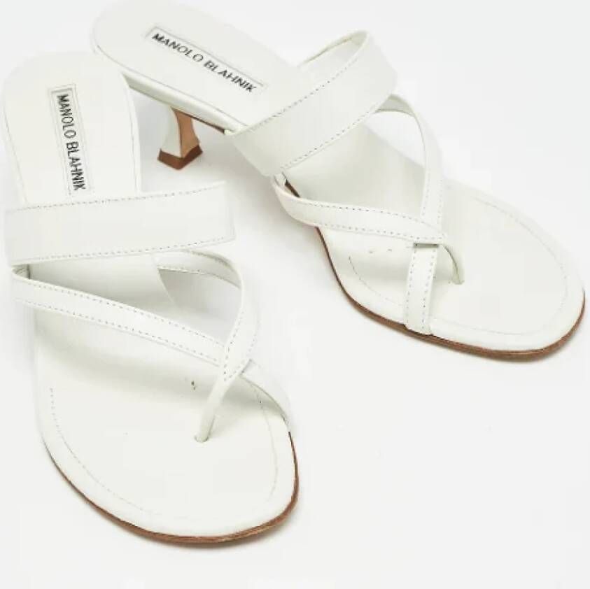 Manolo Blahnik Pre-owned Leather sandals White Dames