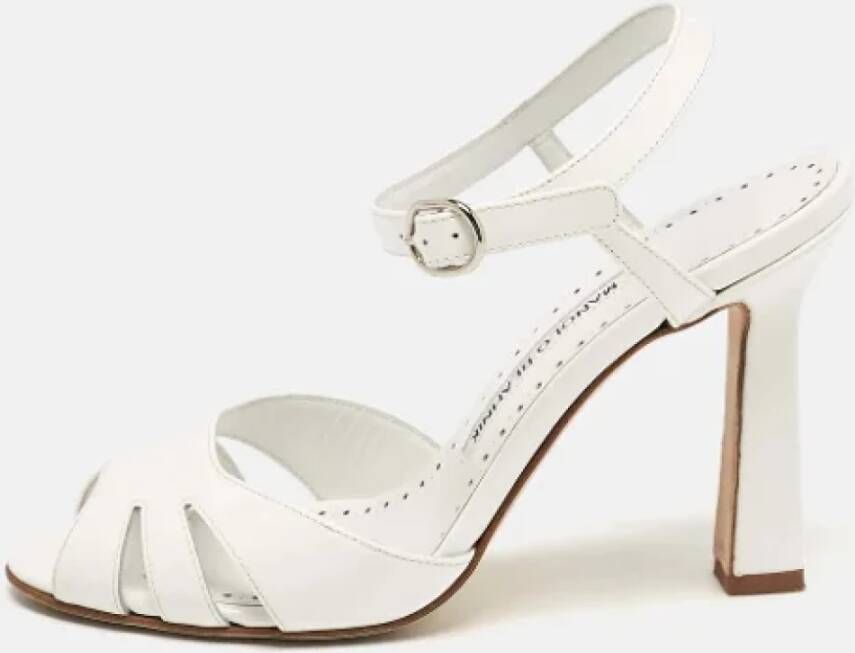 Manolo Blahnik Pre-owned Leather sandals White Dames