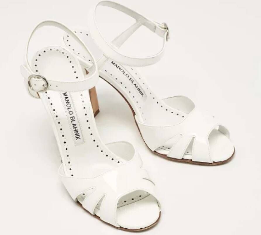 Manolo Blahnik Pre-owned Leather sandals White Dames