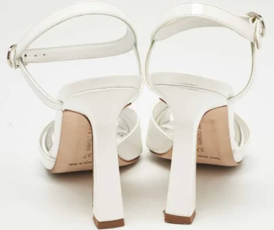 Manolo Blahnik Pre-owned Leather sandals White Dames