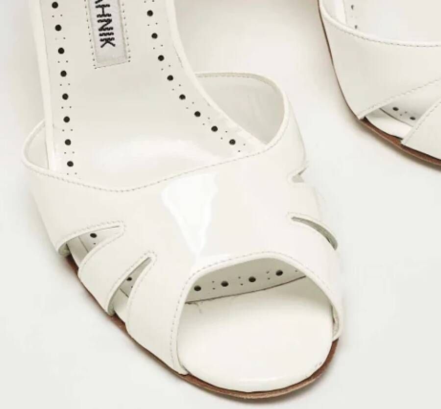 Manolo Blahnik Pre-owned Leather sandals White Dames