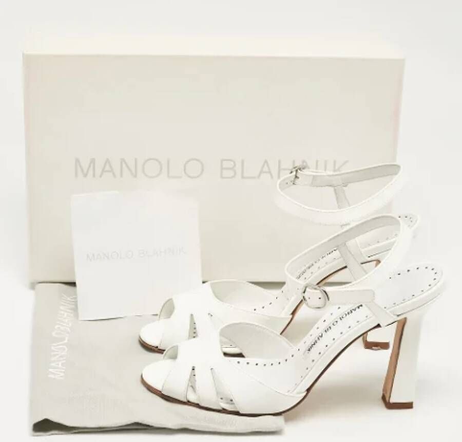 Manolo Blahnik Pre-owned Leather sandals White Dames