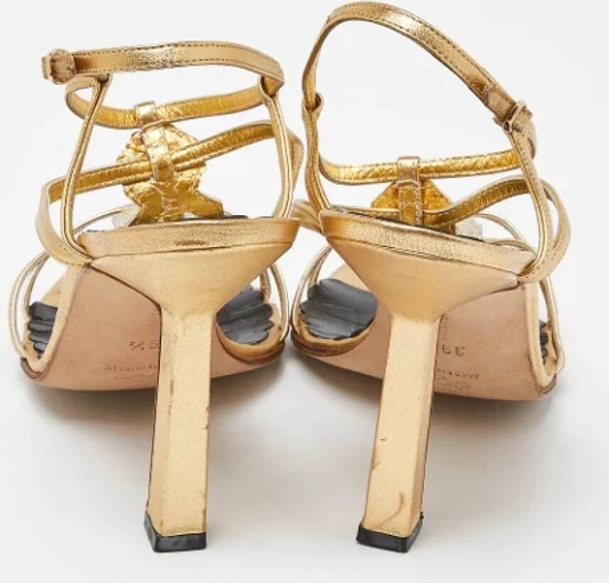 Manolo Blahnik Pre-owned Leather sandals Yellow Dames