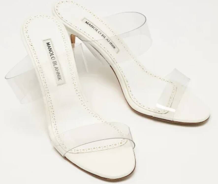 Manolo Blahnik Pre-owned Plastic sandals White Dames