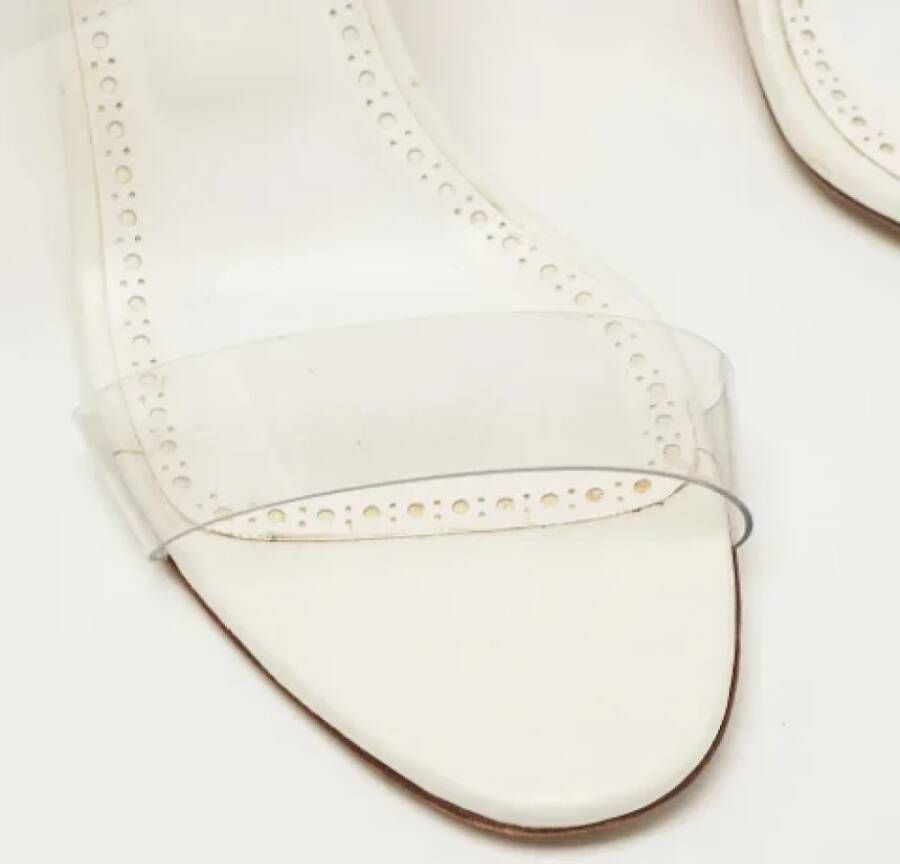 Manolo Blahnik Pre-owned Plastic sandals White Dames