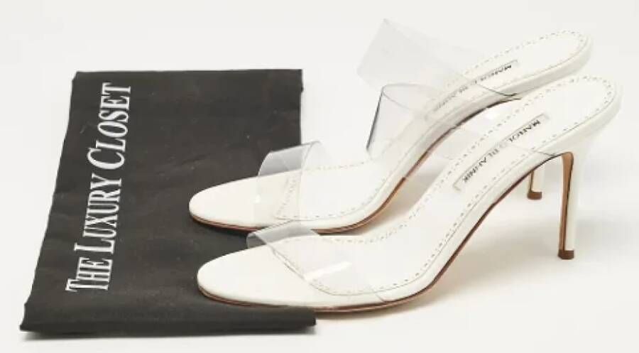 Manolo Blahnik Pre-owned Plastic sandals White Dames