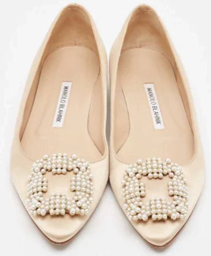 Manolo Blahnik Pre-owned Satin flats Beige Dames