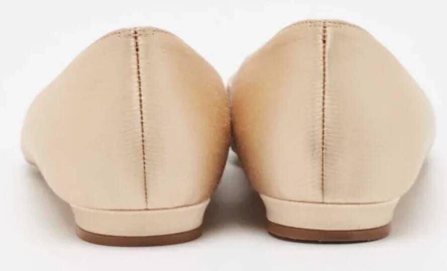 Manolo Blahnik Pre-owned Satin flats Beige Dames