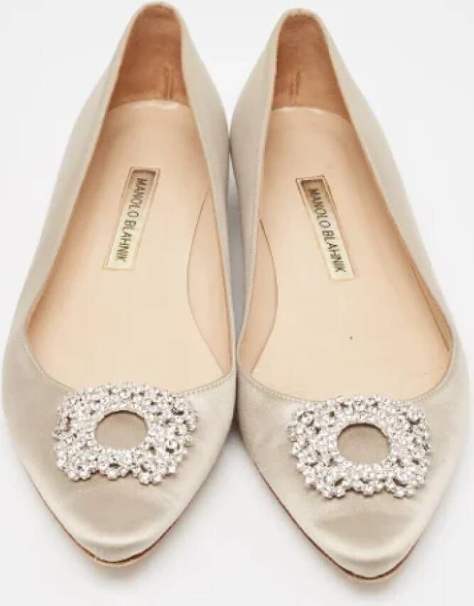 Manolo Blahnik Pre-owned Satin flats Gray Dames