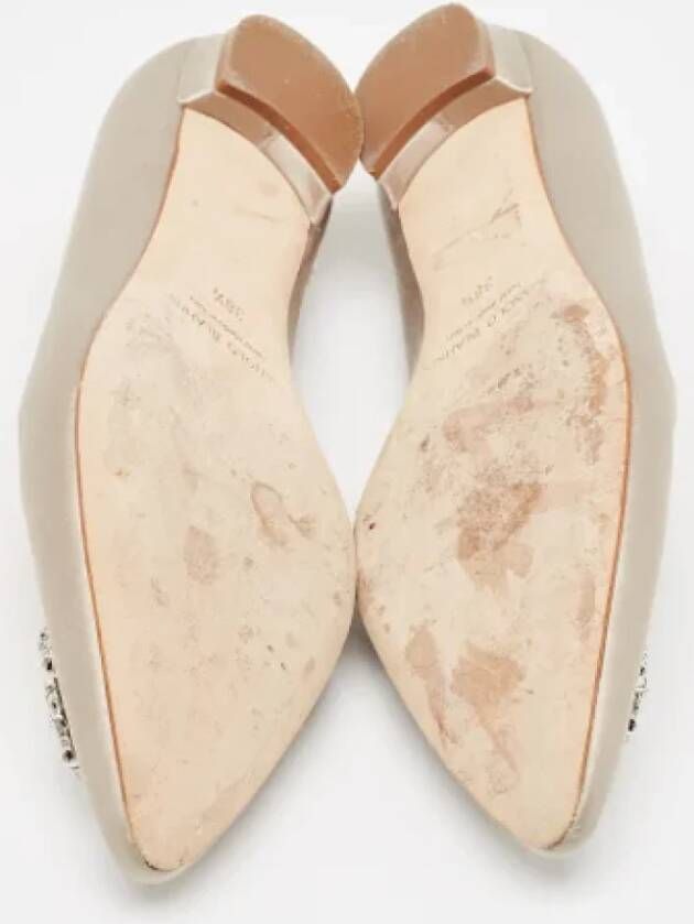 Manolo Blahnik Pre-owned Satin flats Gray Dames