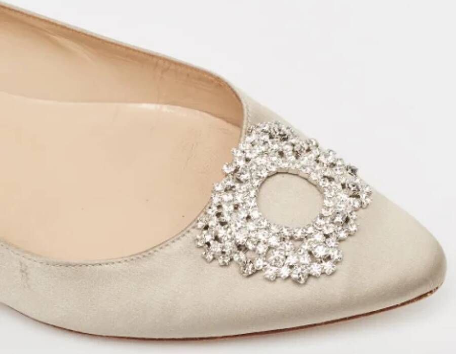 Manolo Blahnik Pre-owned Satin flats Gray Dames