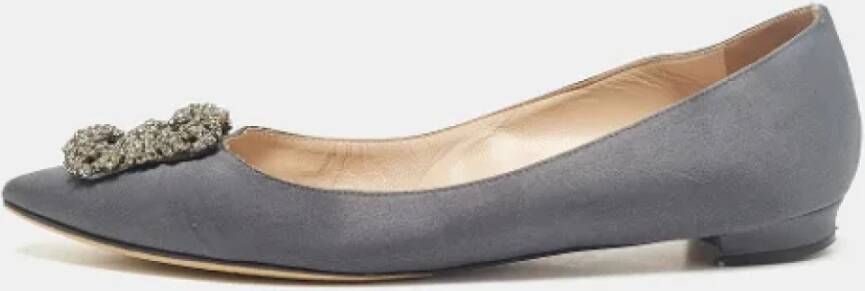 Manolo Blahnik Pre-owned Satin flats Gray Dames