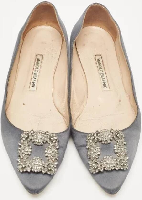 Manolo Blahnik Pre-owned Satin flats Gray Dames