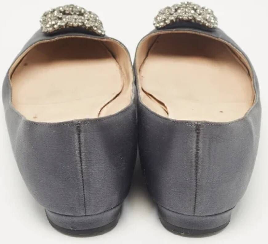 Manolo Blahnik Pre-owned Satin flats Gray Dames