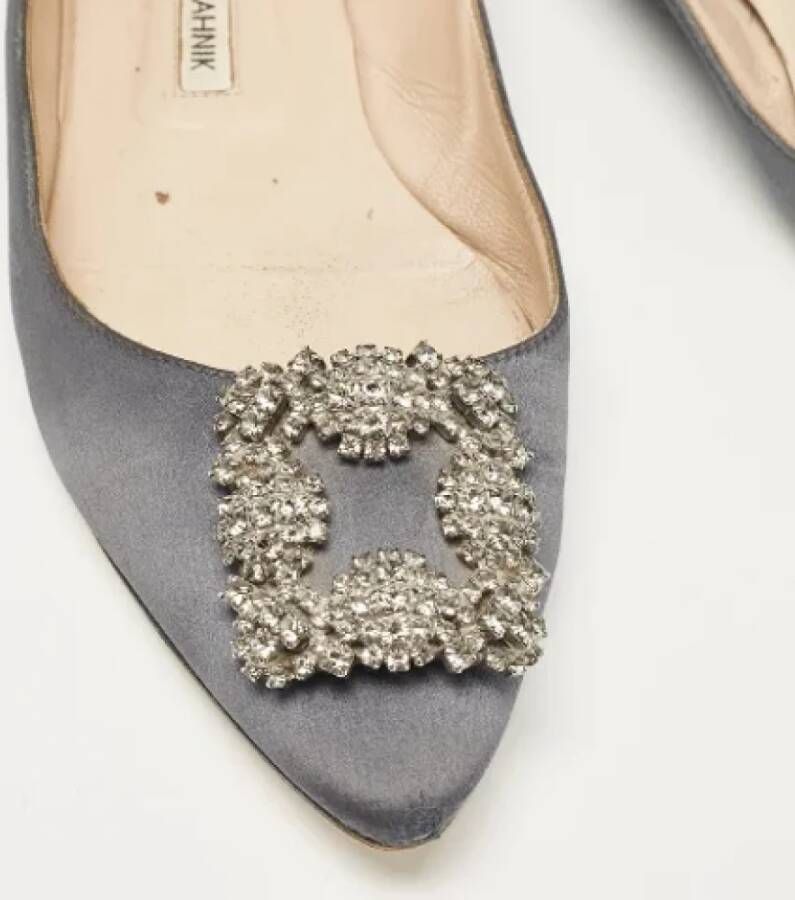 Manolo Blahnik Pre-owned Satin flats Gray Dames