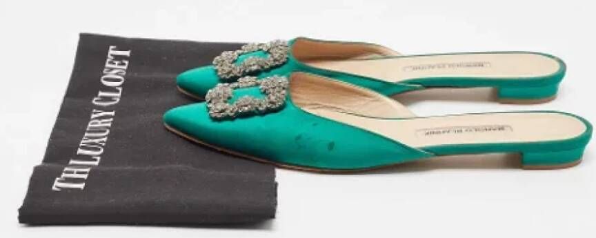 Manolo Blahnik Pre-owned Satin flats Green Dames