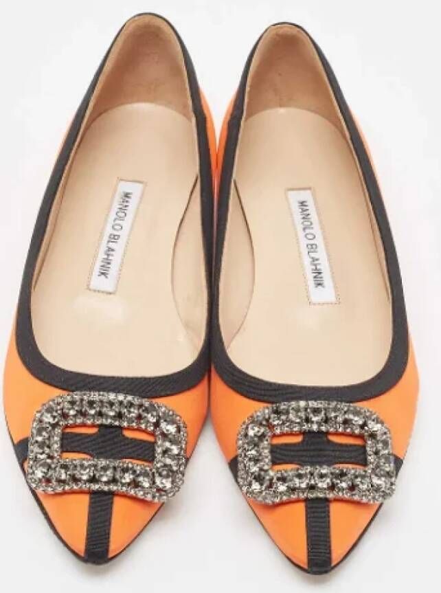 Manolo Blahnik Pre-owned Satin flats Orange Dames