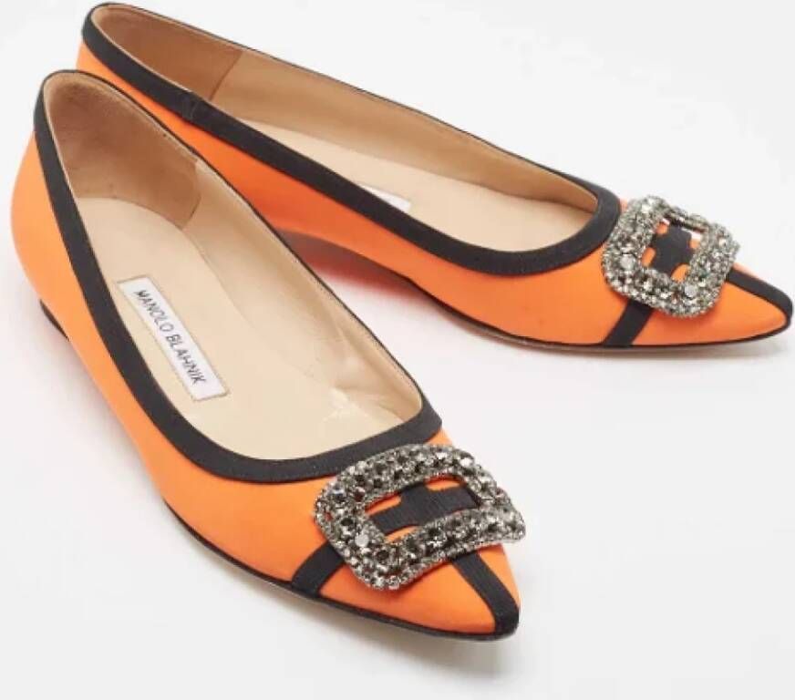 Manolo Blahnik Pre-owned Satin flats Orange Dames