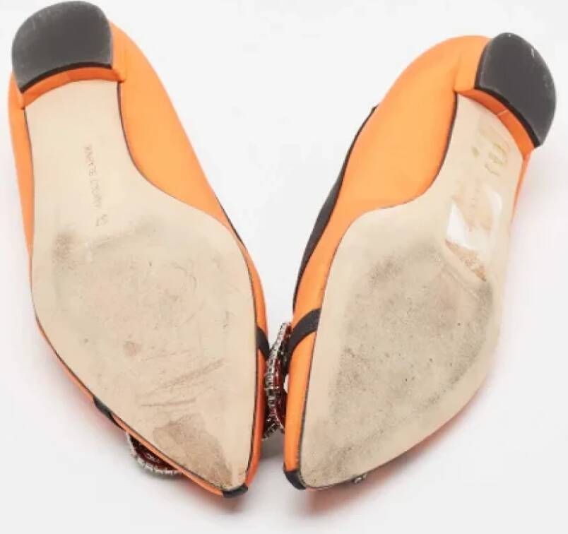 Manolo Blahnik Pre-owned Satin flats Orange Dames