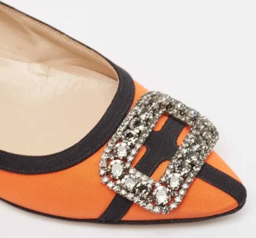 Manolo Blahnik Pre-owned Satin flats Orange Dames